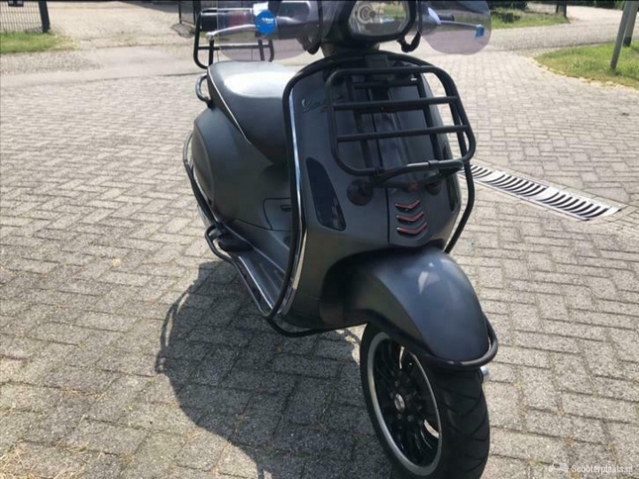 Vespa Sprint S grijs